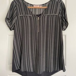 Grey patterned top with front zipper